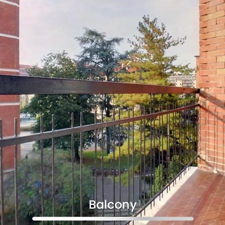 Metro Famagosta - Luminoso Appartamento Con Balcone Free Wifi & Parking Милано Екстериор снимка