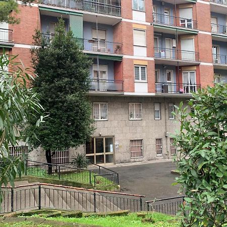 Metro Famagosta - Luminoso Appartamento Con Balcone Free Wifi & Parking Милано Екстериор снимка
