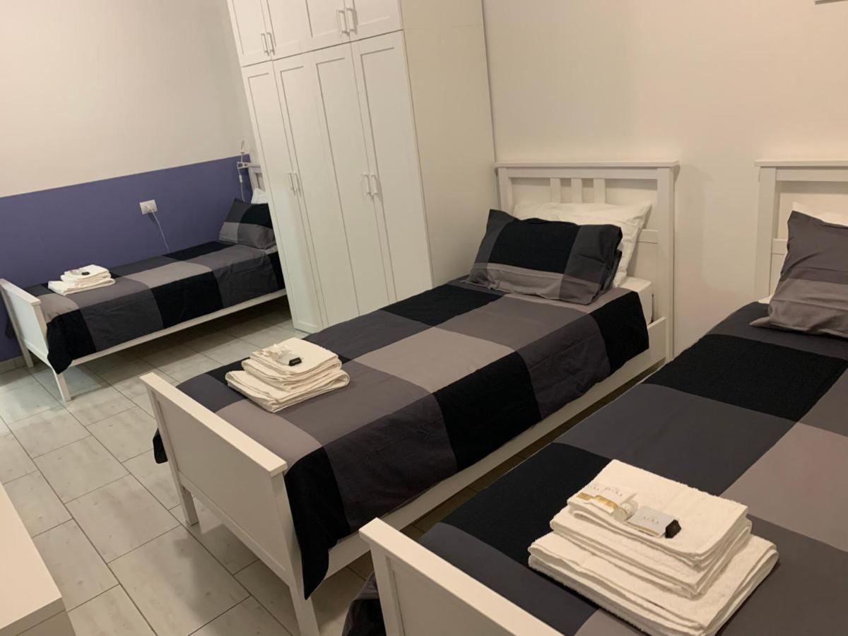 Metro Famagosta - Luminoso Appartamento Con Balcone Free Wifi & Parking Милано Екстериор снимка